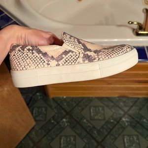 Steve Madden gills platform sneakers slip ons 8